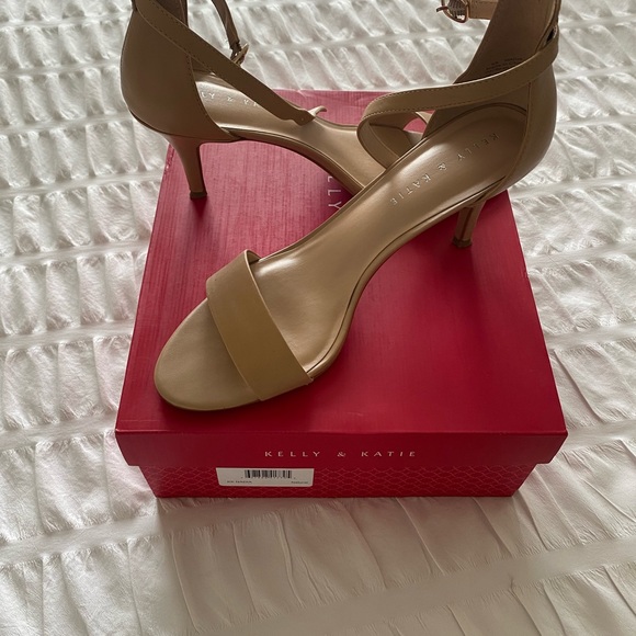 Kelly & Katie size 8.5 nude kitten heels - Picture 6 of 6